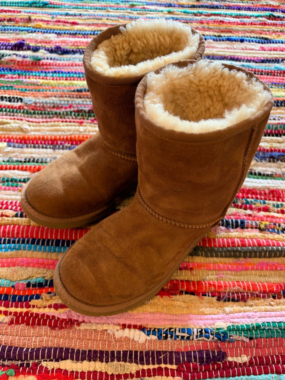UGG Classic Short Boots Brown Size 4 Fur Fuzzy Comfy Warm